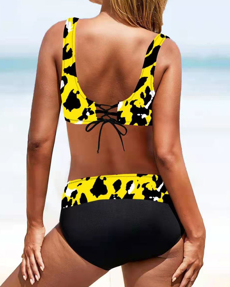 Eva – Bikini coloré et joyeux