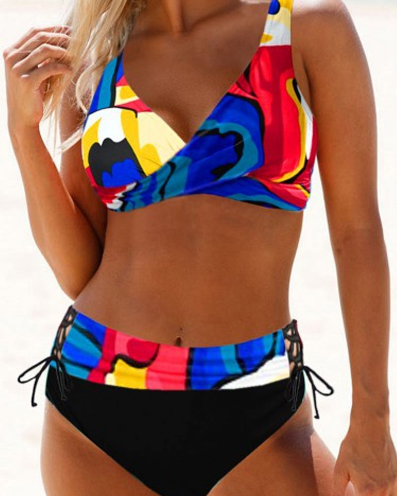 Eva – Bikini coloré et joyeux