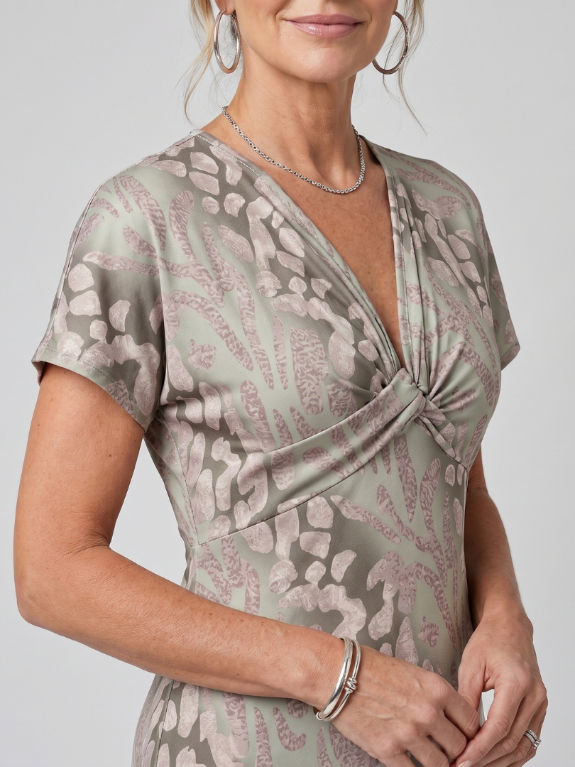 Astra | Robe maxi à manches courtes avec motif abstrait