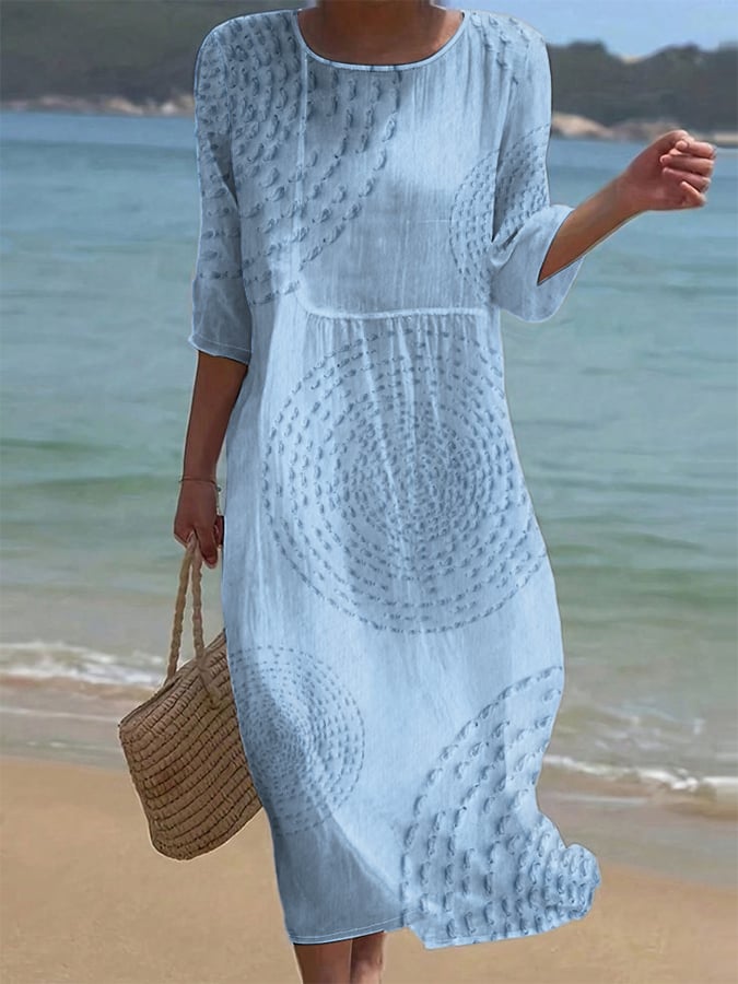 Robe décontractée brodée pour femmes.