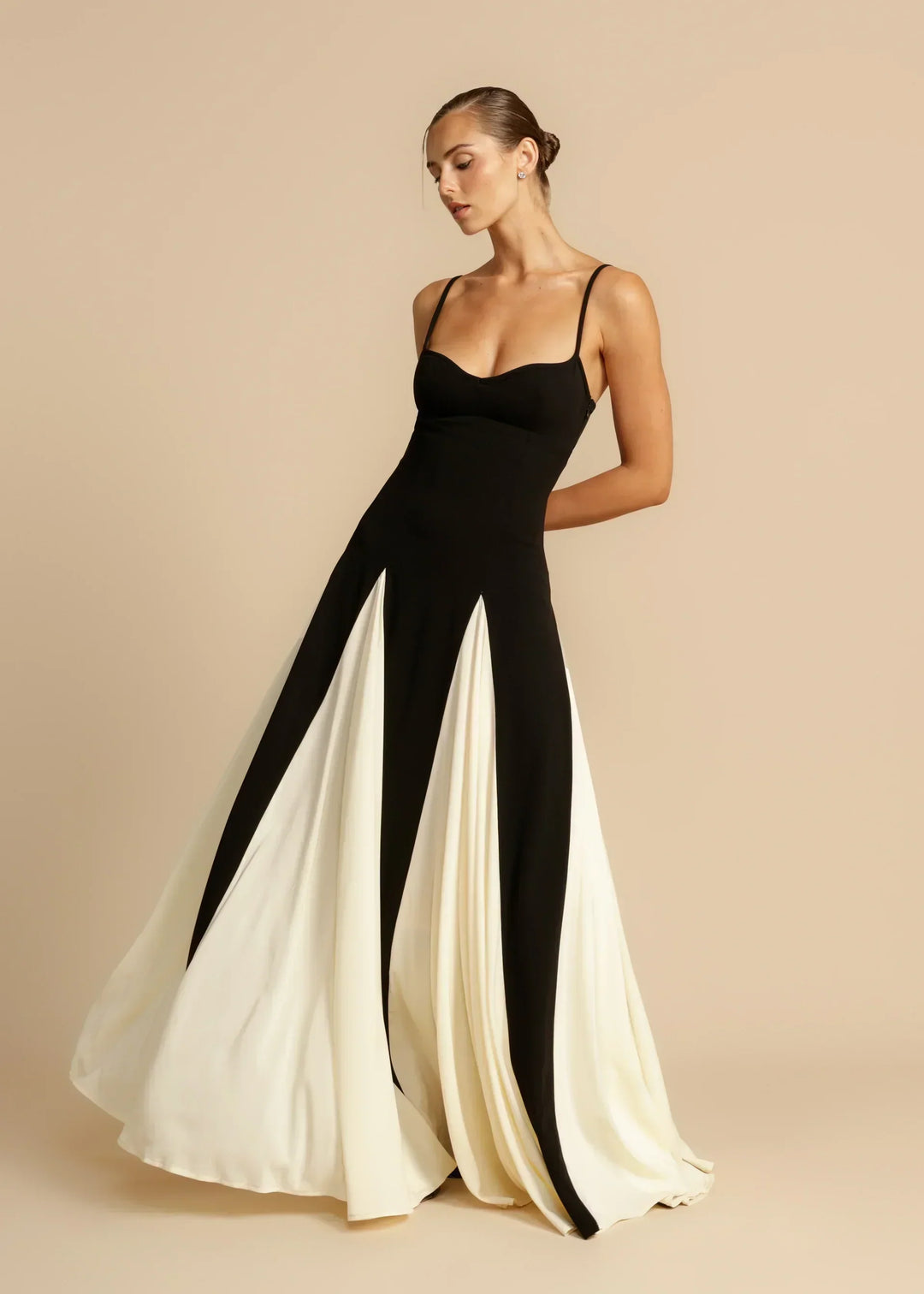 Oshrit™ | Robe Maxi Élégante à Volants Contrastés