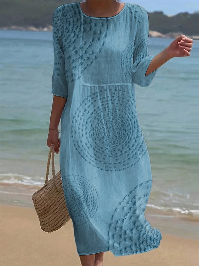 Robe décontractée brodée pour femmes.