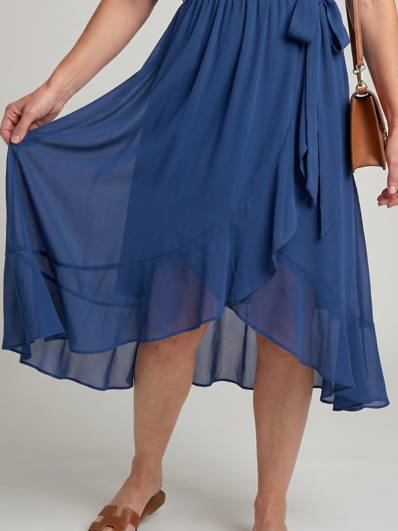 Keziah | Robe Midi à Manches Courtes en Drapé Doux