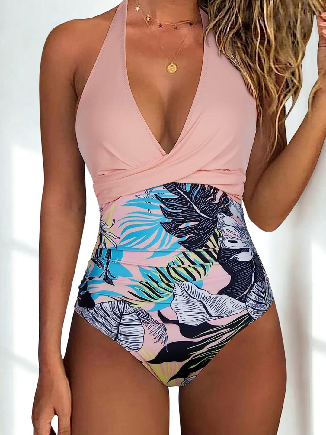 Maillot de Bain Feuille Tropicale – Décolleté en V et Style Sculptant