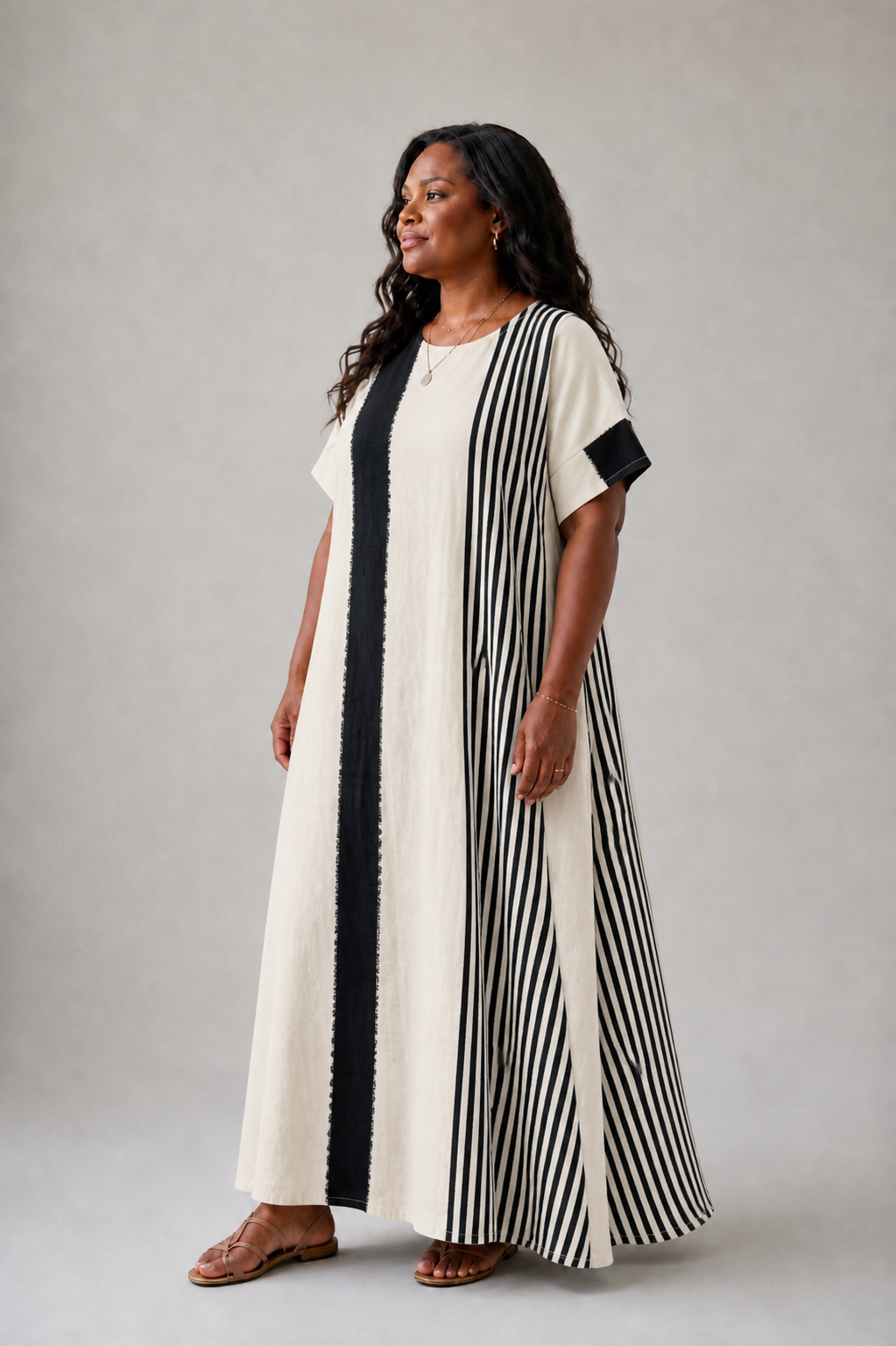Elara | Robe maxi rayée à col rond et manches courtes