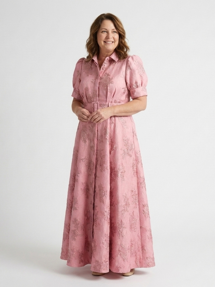 XANTHEA | ROBE MAXI À MANCHES COURTES AVEC CEINTURE EN TISSU FLORAL TEXTURÉ