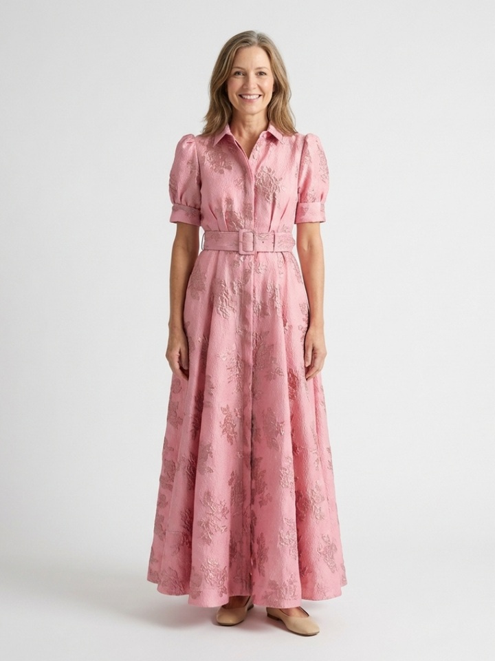 XANTHEA | ROBE MAXI À MANCHES COURTES AVEC CEINTURE EN TISSU FLORAL TEXTURÉ