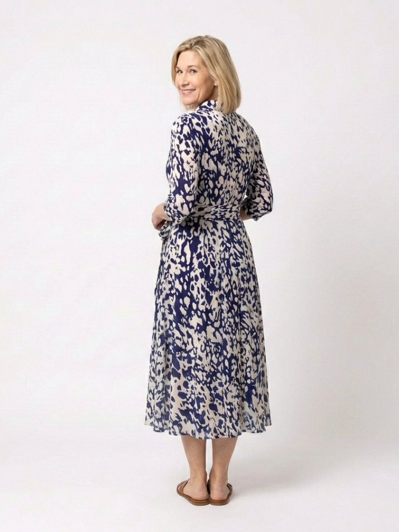 ORIANA | ROBE MIDI À MANCHES LONGUES AVEC COL ET CEINTURE