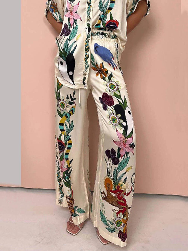 Nika | Ensemble chemise et pantalon en satin à imprimé unique Vibes Resort