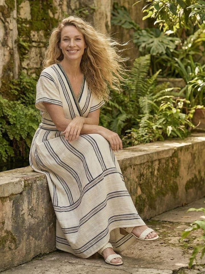 Thalassa | Robe midi à manches courtes en V avec taille cintrée
