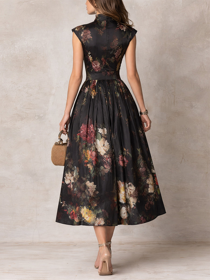 Patricia | Robe Midi Plissée en Satin Noir à Fleurs
