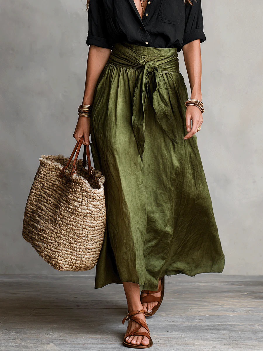 Vera | Ensemble de deux pièces : haut noir et jupe midi vert olive