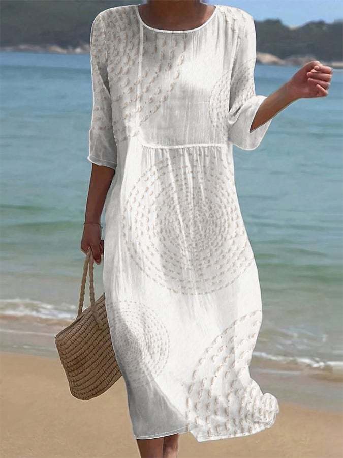 Robe décontractée brodée pour femmes.