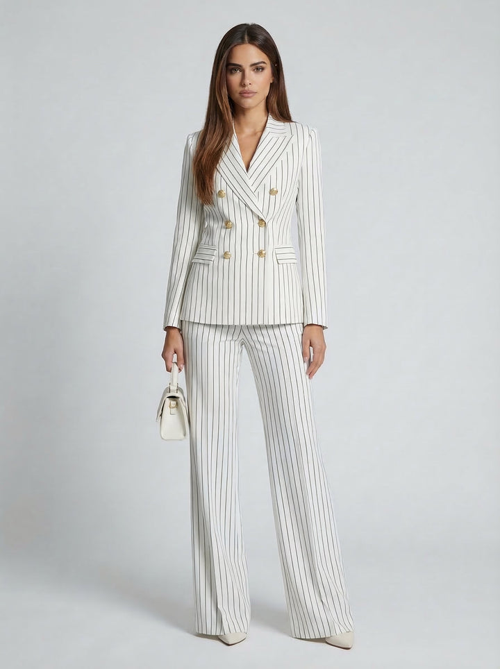 Victoria | Costume Diplomatique Élégant