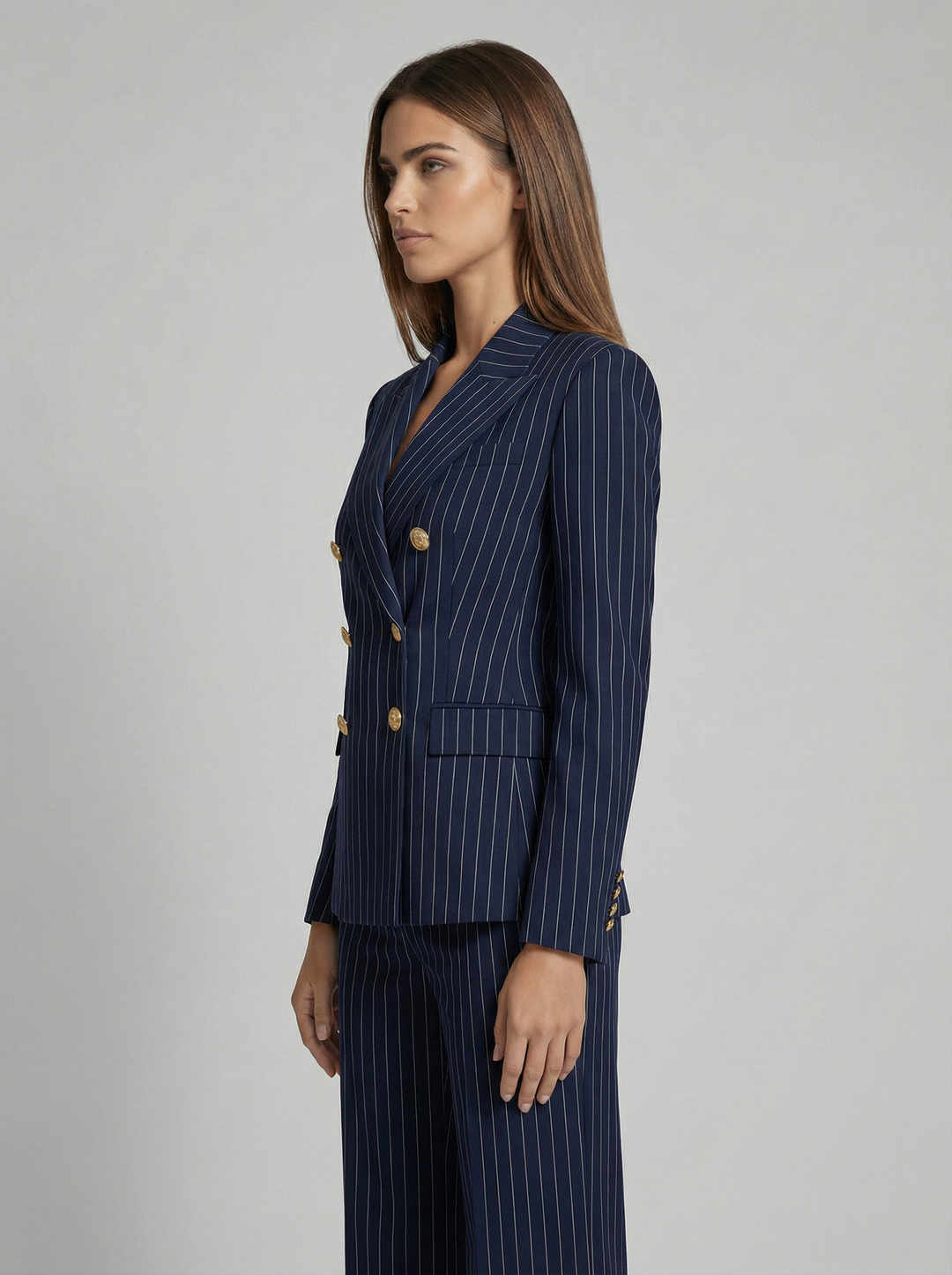 Victoria | Costume Diplomatique Élégant