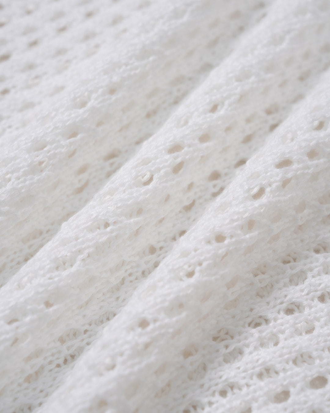 Couverture blanche à cordon